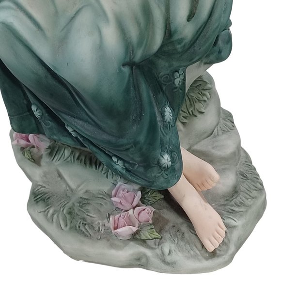 Vtg Victorian Angel Flying Baby Cherub Giving Flowers Statue Figurine Green Gown - Picture 10 of 10